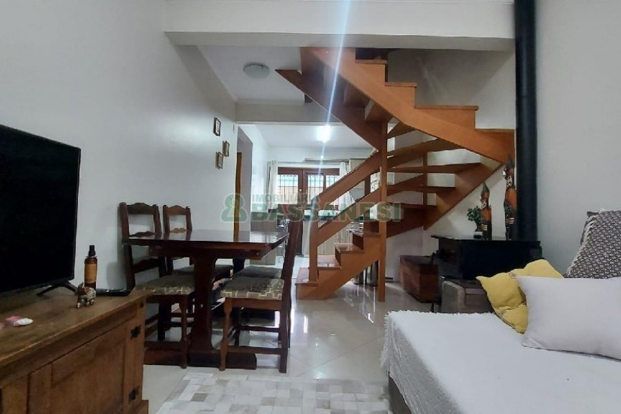Sobrado Mobiliado com 130m², 3 dormitórios, 2 vagas, no bairro São José em Caxias do Sul para Alugar