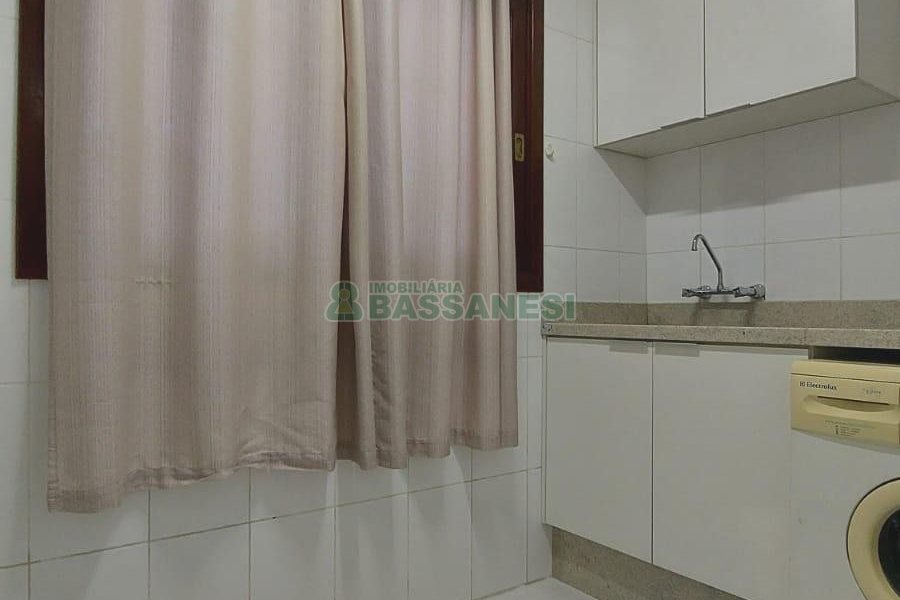 Sobrado Mobiliado com 130m², 3 dormitórios, 2 vagas, no bairro São José em Caxias do Sul para Alugar