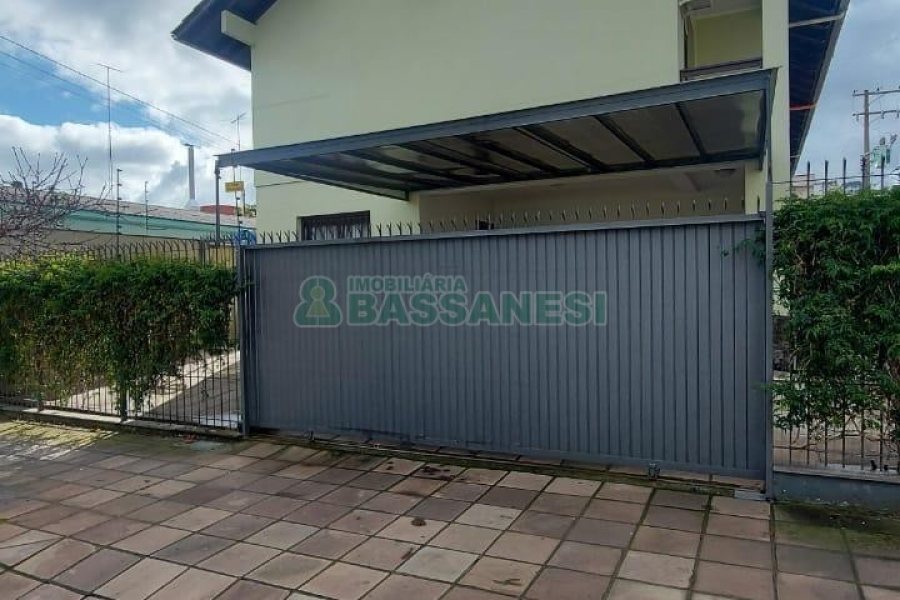 Sobrado Mobiliado com 130m², 3 dormitórios, 2 vagas, no bairro São José em Caxias do Sul para Alugar