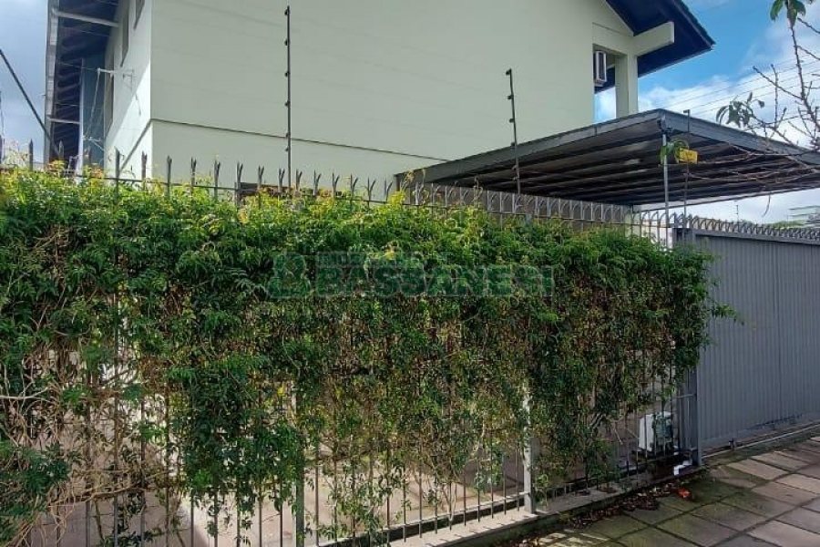 Sobrado Mobiliado com 130m², 3 dormitórios, 2 vagas, no bairro São José em Caxias do Sul para Alugar