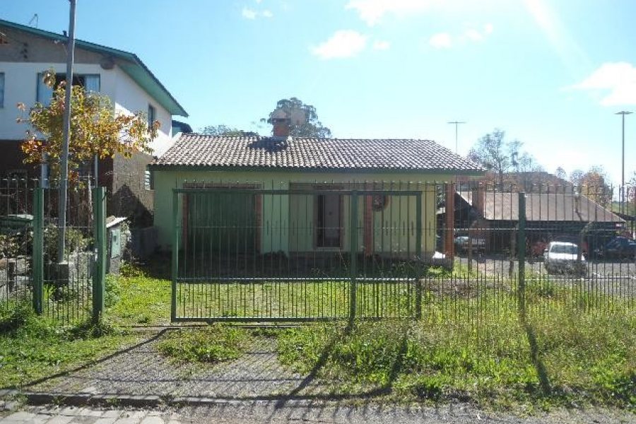 Casa com 360m², 3 dormitórios, 1 vaga, no bairro Santo Antônio em Caxias do Sul para Comprar