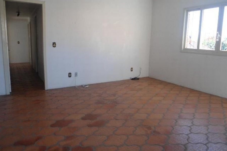 Casa com 360m², 3 dormitórios, 1 vaga, no bairro Santo Antônio em Caxias do Sul para Comprar