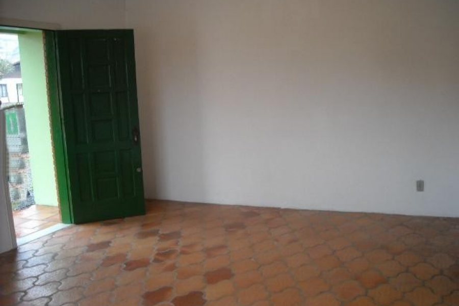 Casa com 360m², 3 dormitórios, 1 vaga, no bairro Santo Antônio em Caxias do Sul para Comprar