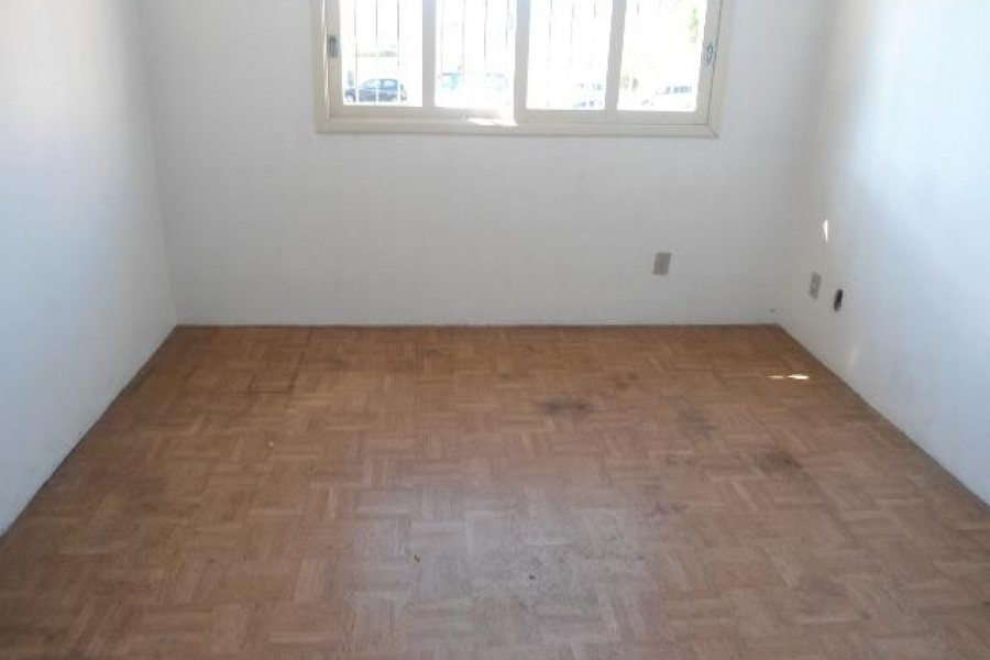 Casa com 360m², 3 dormitórios, 1 vaga, no bairro Santo Antônio em Caxias do Sul para Comprar