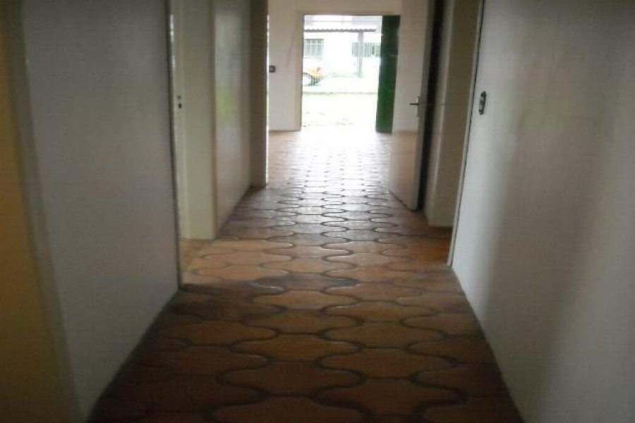 Casa com 360m², 3 dormitórios, 1 vaga, no bairro Santo Antônio em Caxias do Sul para Comprar
