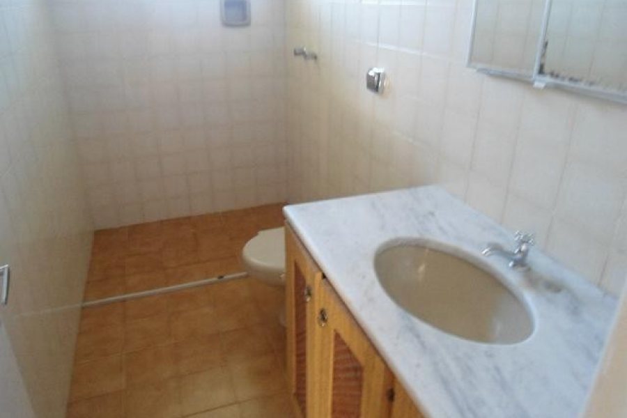 Casa com 360m², 3 dormitórios, 1 vaga, no bairro Santo Antônio em Caxias do Sul para Comprar