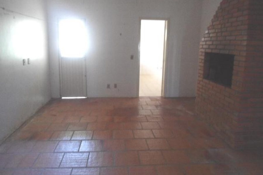 Casa com 360m², 3 dormitórios, 1 vaga, no bairro Santo Antônio em Caxias do Sul para Comprar