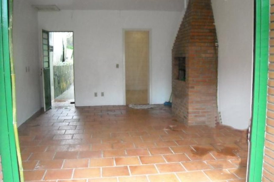 Casa com 360m², 3 dormitórios, 1 vaga, no bairro Santo Antônio em Caxias do Sul para Comprar