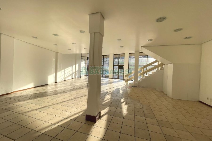 Loja com 310m², no bairro São Leopoldo em Caxias do Sul para Alugar