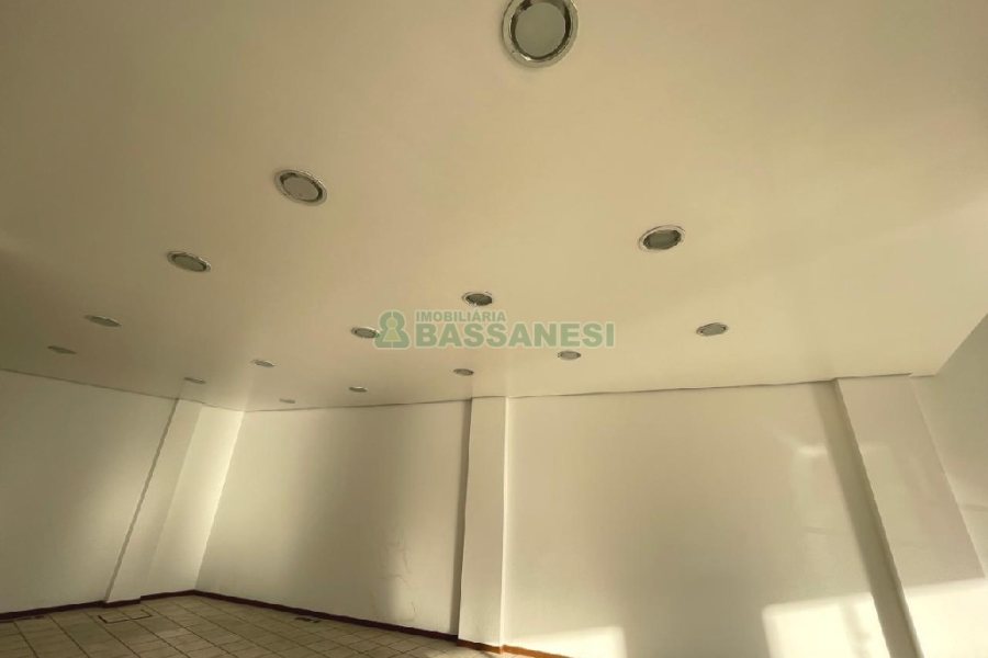 Loja com 310m², no bairro São Leopoldo em Caxias do Sul para Alugar