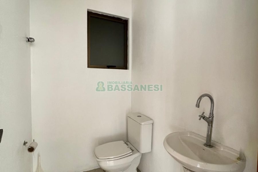 Loja com 310m², no bairro São Leopoldo em Caxias do Sul para Alugar