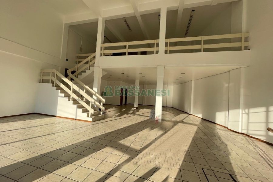 Loja com 310m², no bairro São Leopoldo em Caxias do Sul para Alugar