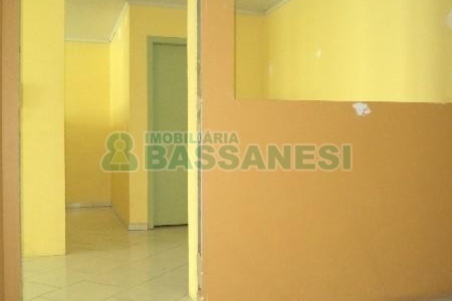 Sala com 100m², no bairro Centro em Caxias do Sul para Alugar