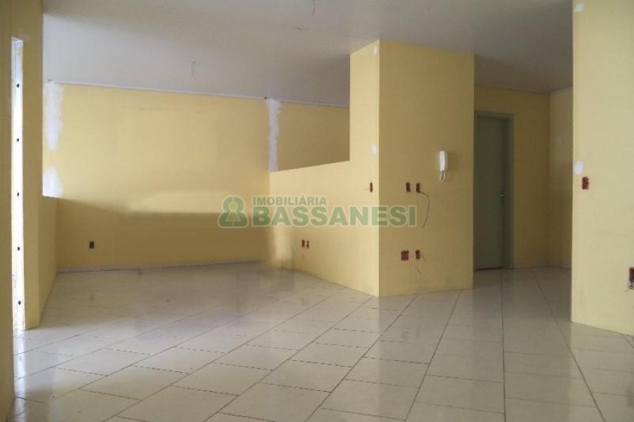 Sala com 100m², no bairro Centro em Caxias do Sul para Alugar