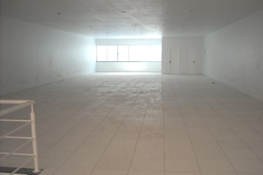 Loja com 680m², no bairro Lourdes em Caxias do Sul para Alugar