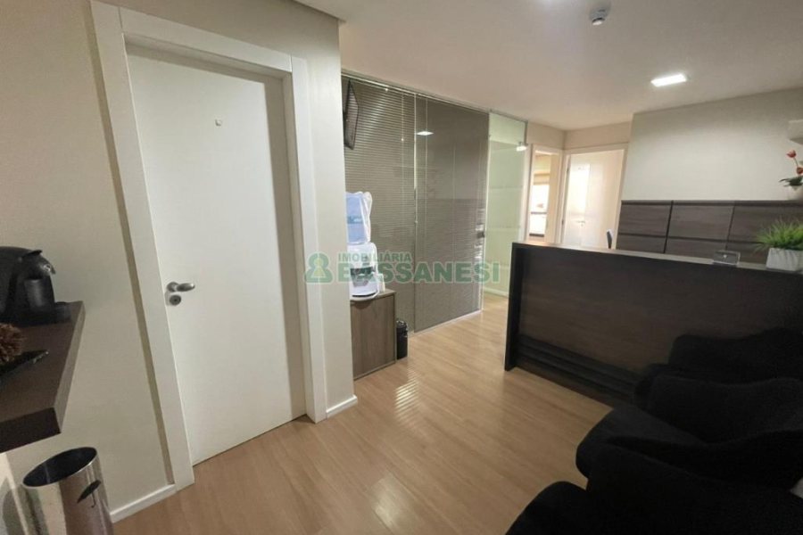 Sala com 55m², 1 vaga, no bairro Centro em Caxias do Sul para Comprar