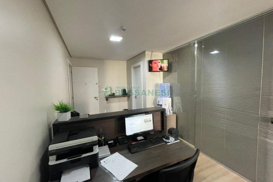 Sala com 55m², 1 vaga, no bairro Centro em Caxias do Sul para Comprar