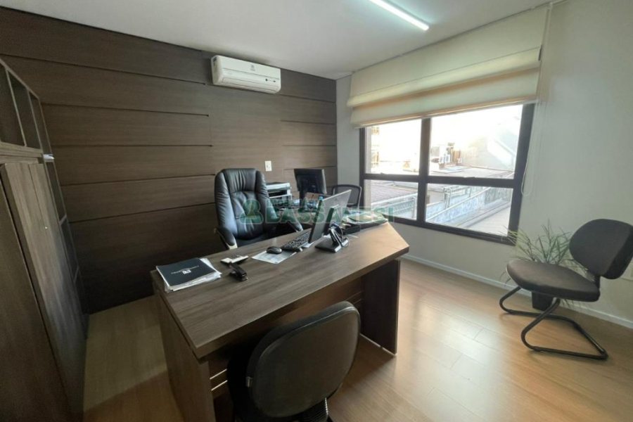 Sala com 55m², 1 vaga, no bairro Centro em Caxias do Sul para Comprar