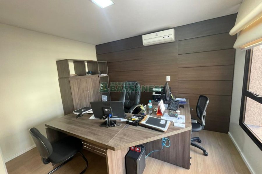 Sala com 55m², 1 vaga, no bairro Centro em Caxias do Sul para Comprar
