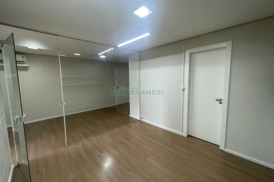 Sala com 55m², 1 vaga, no bairro Centro em Caxias do Sul para Alugar