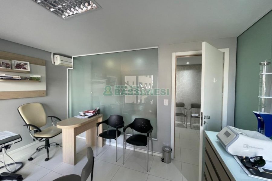 Sala com 68m², 1 vaga, no bairro Centro em Caxias do Sul para Comprar