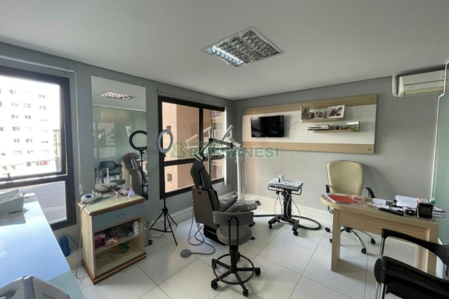 Sala com 68m², 1 vaga, no bairro Centro em Caxias do Sul para Comprar