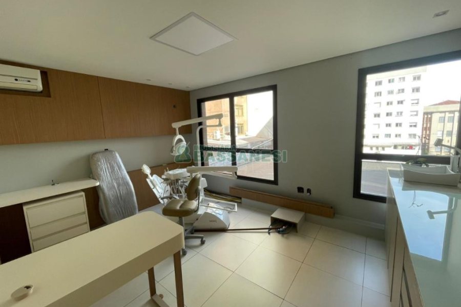 Sala com 68m², 1 vaga, no bairro Centro em Caxias do Sul para Comprar