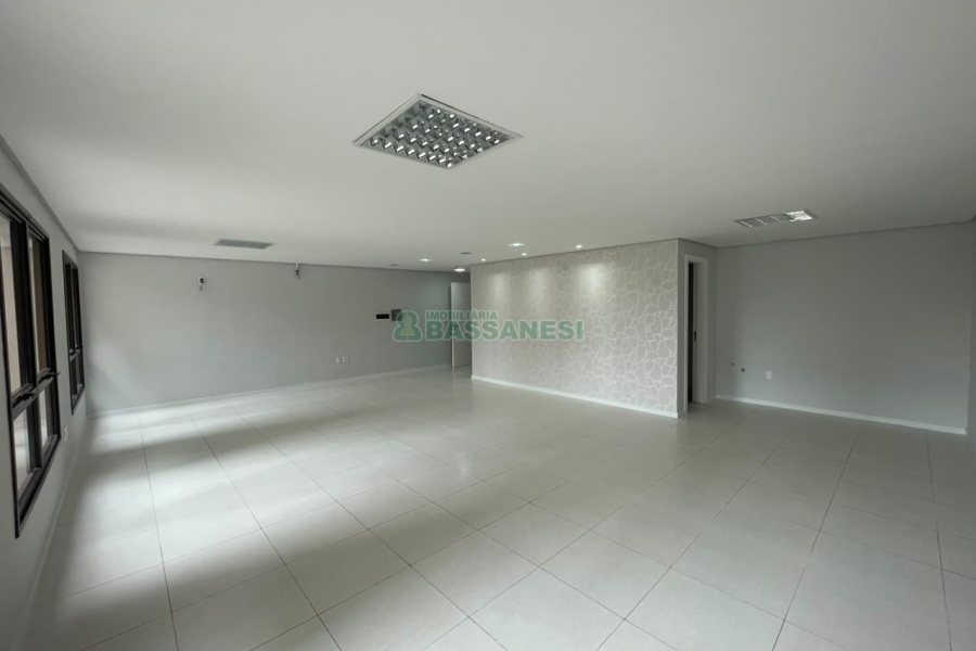 Sala com 68m², 1 vaga, no bairro Centro em Caxias do Sul para Alugar