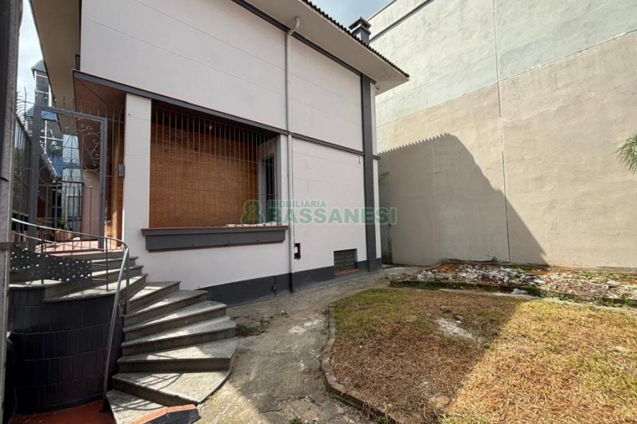 Casa Comercial com 550m², 3 dormitórios, 2 vagas, no bairro São Pelegrino em Caxias do Sul para Alugar