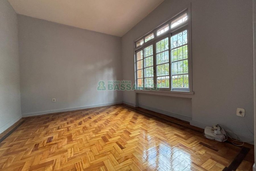 Casa Comercial com 550m², 3 dormitórios, 2 vagas, no bairro São Pelegrino em Caxias do Sul para Alugar