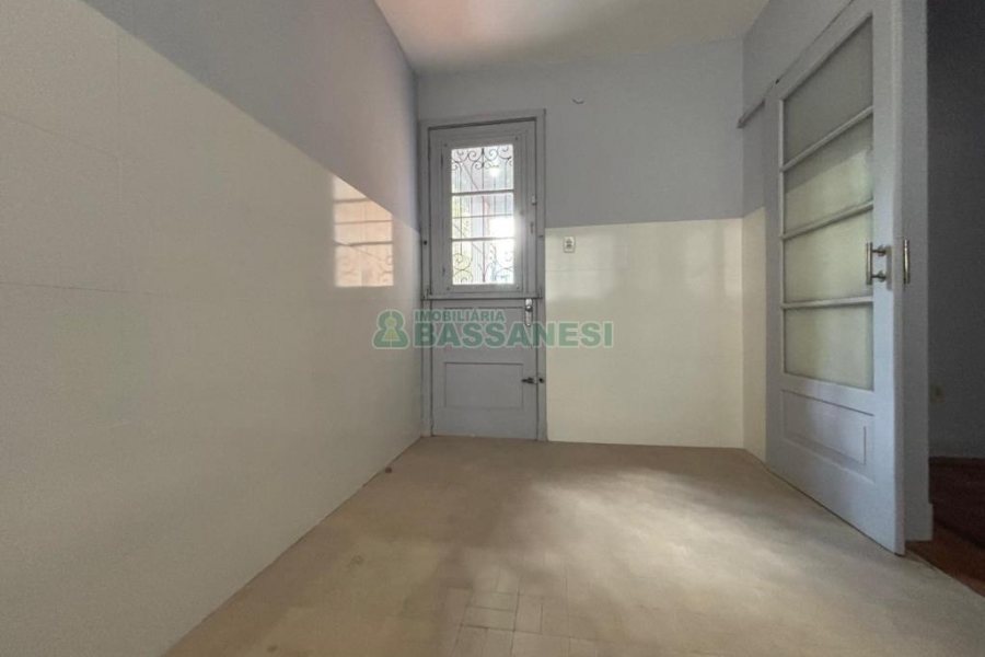 Casa Comercial com 550m², 3 dormitórios, 2 vagas, no bairro São Pelegrino em Caxias do Sul para Alugar