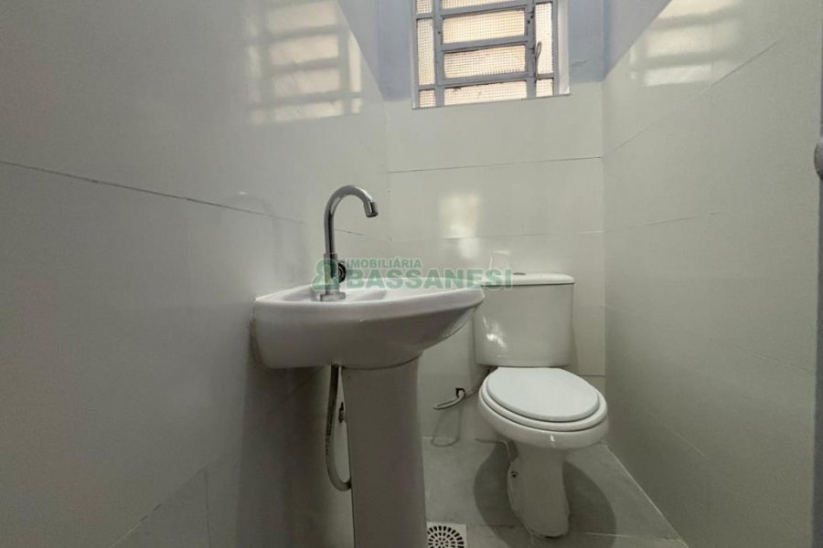 Casa Comercial com 550m², 3 dormitórios, 2 vagas, no bairro São Pelegrino em Caxias do Sul para Alugar