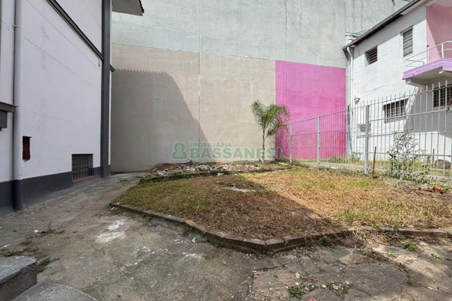 Casa Comercial com 550m², 3 dormitórios, 2 vagas, no bairro São Pelegrino em Caxias do Sul para Alugar