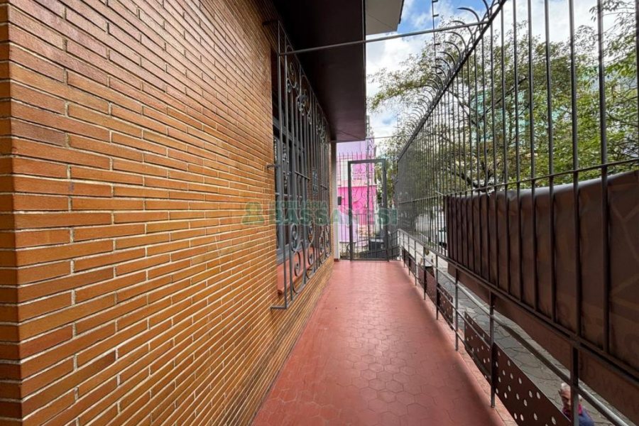 Casa Comercial com 550m², 3 dormitórios, 2 vagas, no bairro São Pelegrino em Caxias do Sul para Alugar