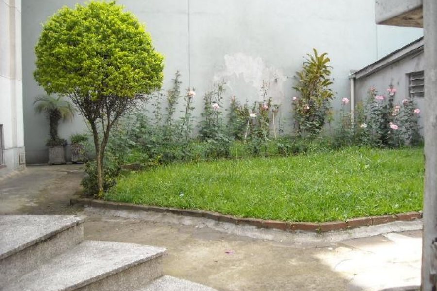 Casa Comercial com 550m², 3 dormitórios, 2 vagas, no bairro São Pelegrino em Caxias do Sul para Alugar