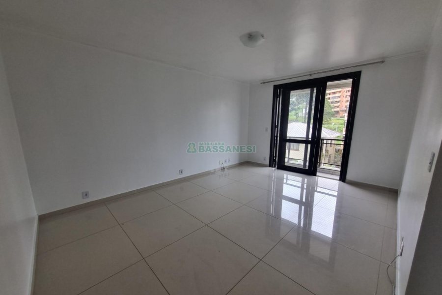 Apartamento com 90m², 3 dormitórios, 1 vaga, no bairro Medianeira em Caxias do Sul para Alugar