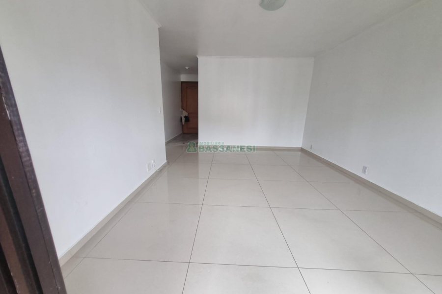 Apartamento com 90m², 3 dormitórios, 1 vaga, no bairro Medianeira em Caxias do Sul para Alugar