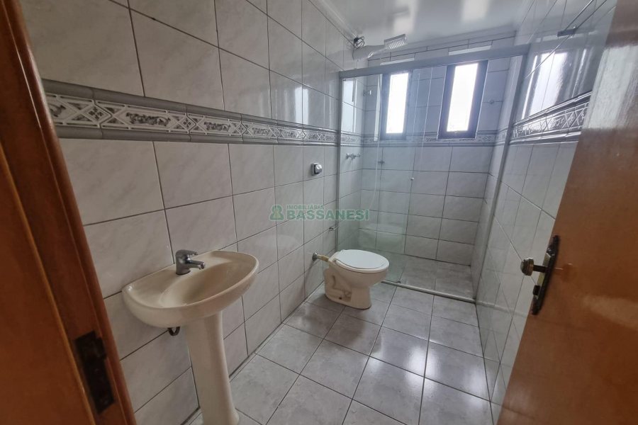 Apartamento com 90m², 3 dormitórios, 1 vaga, no bairro Medianeira em Caxias do Sul para Alugar