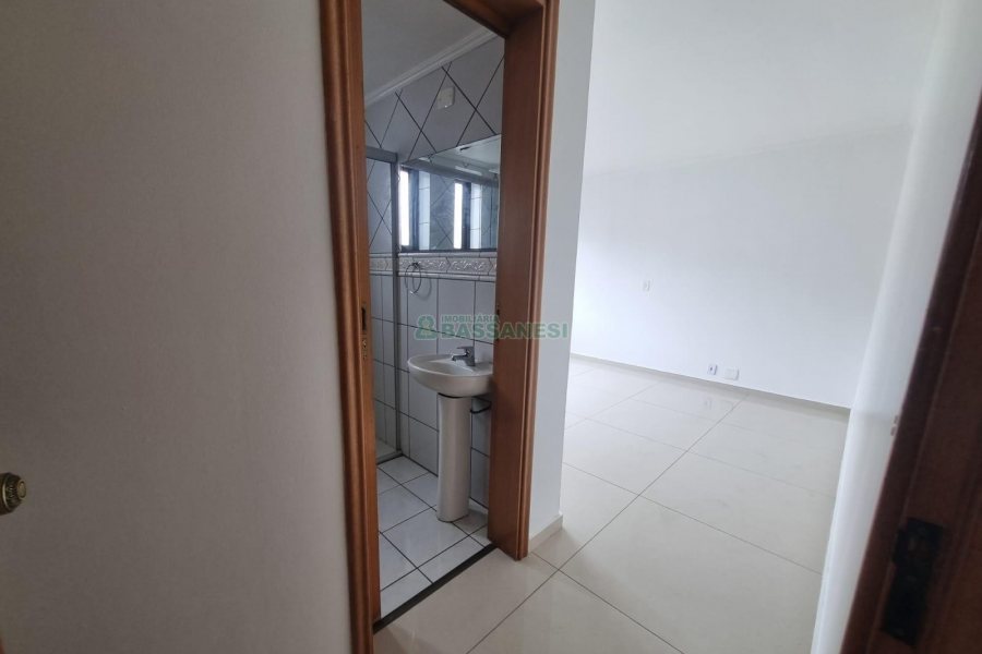 Apartamento com 90m², 3 dormitórios, 1 vaga, no bairro Medianeira em Caxias do Sul para Alugar