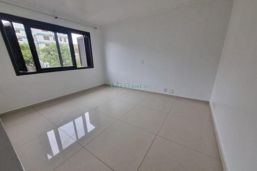 Apartamento com 90m², 3 dormitórios, 1 vaga, no bairro Medianeira em Caxias do Sul para Alugar