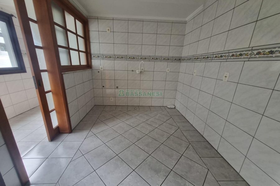 Apartamento com 90m², 3 dormitórios, 1 vaga, no bairro Medianeira em Caxias do Sul para Alugar