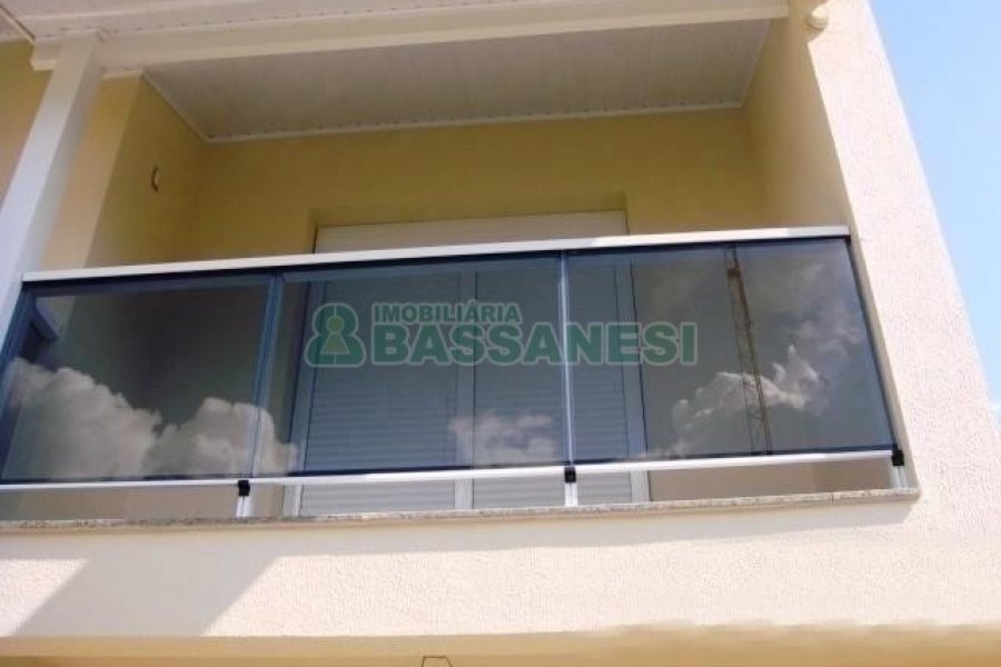 Sobrado com 98m², 3 dormitórios, 1 vaga, no bairro Desvio Rizzo em Caxias do Sul para Comprar