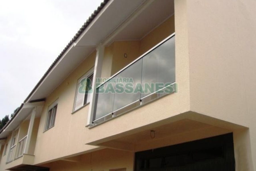 Sobrado com 98m², 3 dormitórios, 1 vaga, no bairro Desvio Rizzo em Caxias do Sul para Comprar