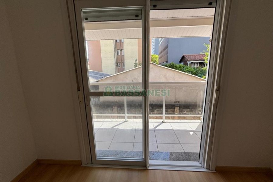 Sobrado com 98m², 3 dormitórios, 1 vaga, no bairro Desvio Rizzo em Caxias do Sul para Comprar