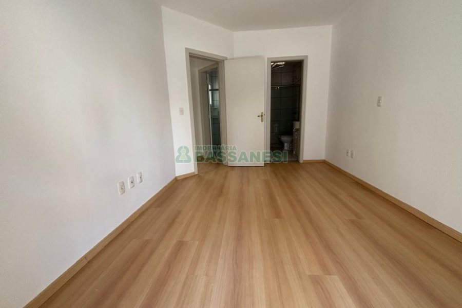 Sobrado com 98m², 3 dormitórios, 1 vaga, no bairro Desvio Rizzo em Caxias do Sul para Comprar