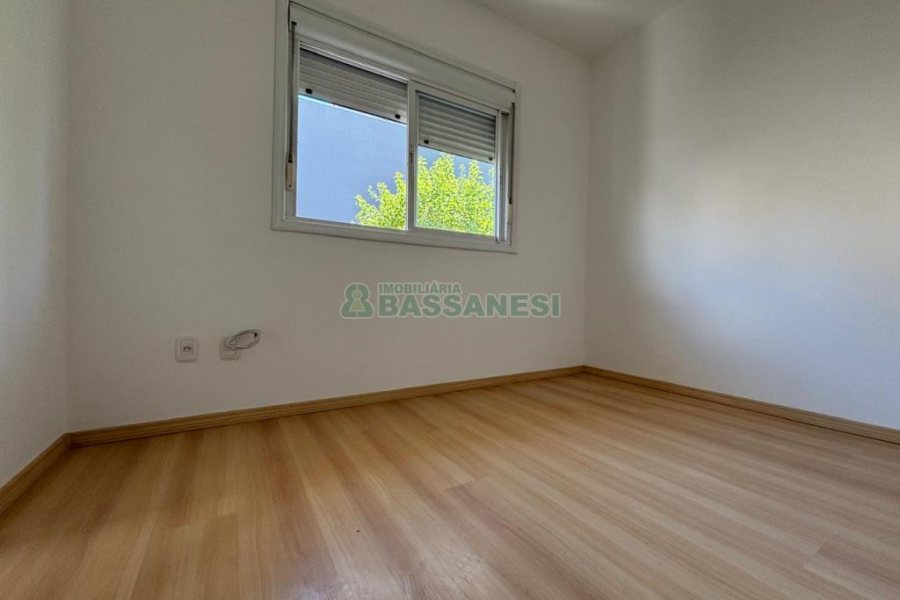 Sobrado com 98m², 3 dormitórios, 1 vaga, no bairro Desvio Rizzo em Caxias do Sul para Comprar