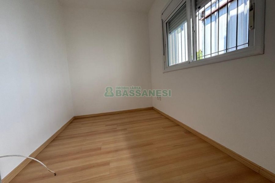 Sobrado com 98m², 3 dormitórios, 1 vaga, no bairro Desvio Rizzo em Caxias do Sul para Comprar