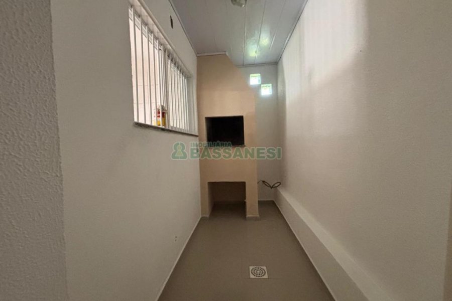 Sobrado com 98m², 3 dormitórios, 1 vaga, no bairro Desvio Rizzo em Caxias do Sul para Comprar