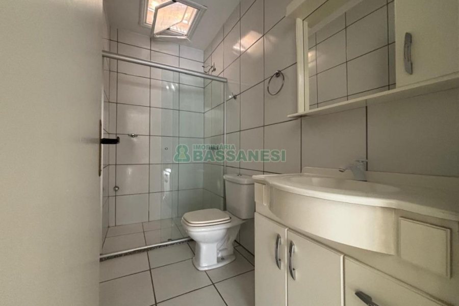 Sobrado com 98m², 3 dormitórios, 1 vaga, no bairro Desvio Rizzo em Caxias do Sul para Comprar