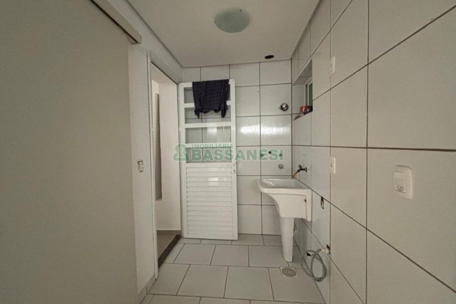 Sobrado com 98m², 3 dormitórios, 1 vaga, no bairro Desvio Rizzo em Caxias do Sul para Comprar